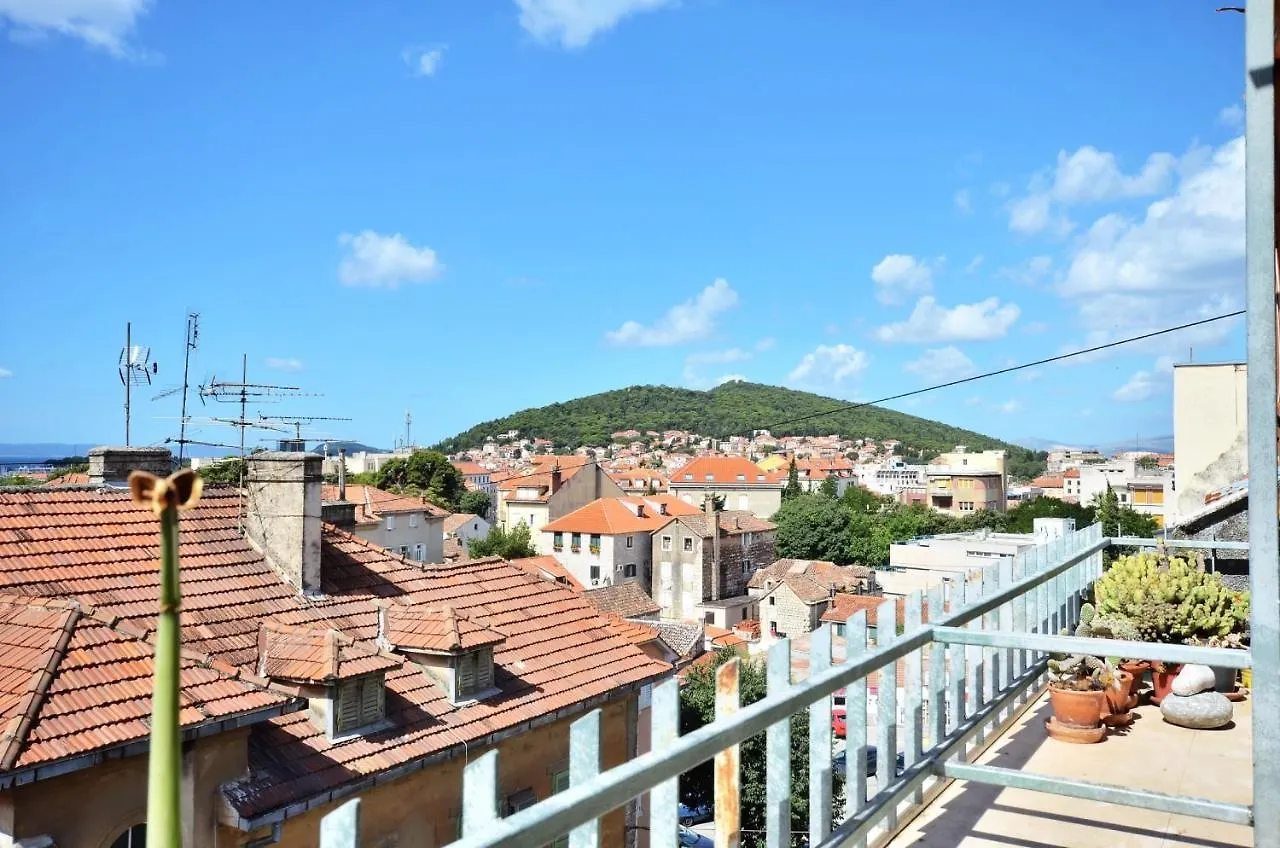 Big 80 M2 Apt With Balcony In The Heart Of Spalato