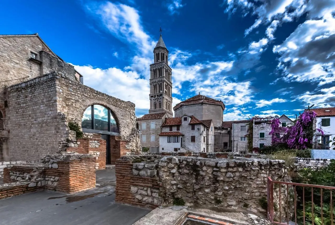 Big 80 M2 Apt With Balcony In The Heart Of Spalato