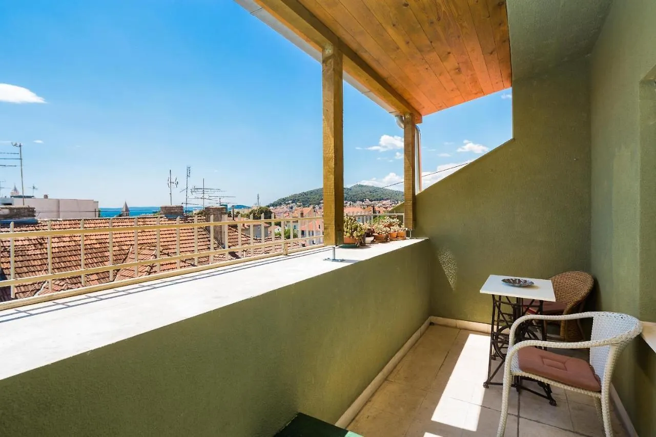 Big 80 M2 Apt With Balcony In The Heart Of Spalato